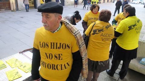 La Asociacin de Pais e Nais Separados rog en julio al Parlamento gallego con 15.000 firmas que regulase en Galicia la custodia compartida pero no logr su objetivo