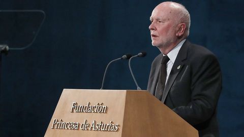 El premio Príncipe de Asturias 2017 de las Letras, Adam Zagajewski, durante su intervención en la ceremonia de entrega de los premios Princesa de Asturias 2017