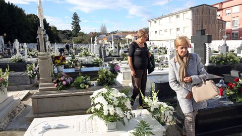 VISITA A LOS DIFUNTOS EN LOS  CEMENTERIOS EL DIA DE TODOS LOS SANTOS