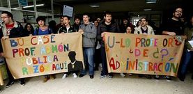 Los estudiantes se concentraron en la entrada de la facultad para exigir una soluci�n a la falta de clases de Administraci�n.