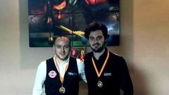 Diego Rey (a la izquierda) disput� la final del Campeonato de Espa�a de Snooker contra Eric Ruiz (a la derecha). En esta modalidad de billar las mesas son m�s largas y las troneras no son en pico sino en redondo, lo hace m�s dif�cil que entren las bolas. Estas son m�s peque�as de lo normal y exigen mayor punter�a. 