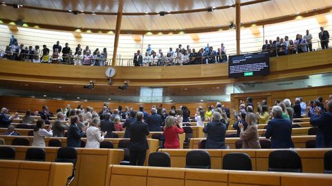 Los senadores aplauden a la oposicin venezolana, de pie en el hemiciclo.