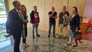 Lydia Espina, a la derecha, este mi�rcoles tras la reuni�n con los sindicatos