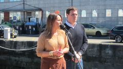 Albert Rivera, durante la campa�a de las generales, con la ahora diputada por Pontevedra, Beatriz Pino