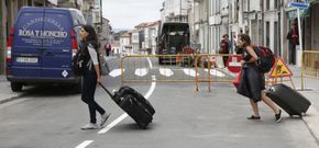 Los operarios de la empresa realizaron el pintado de Basqui�os durante toda la semana. 