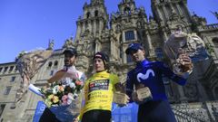 Vingegaard, en el centro, acompa�ado de Izaguirre y Guerreiro, regresar� a Galicia para revalidar el t�tulo.