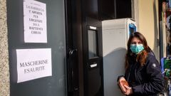 Colas para comprar comida en las zonas afectadas por el coronavirus en Italia