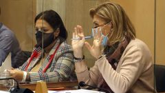 Ana Granja, a la derecha, portavoz municipal del PP en Vilagarc�a