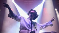 Antonio Garc�a, cantante de Arde Bogot�, durante la actuaci�n de la banda en el Noroeste