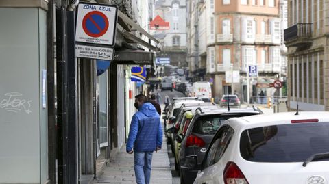 Se�al de zona azul inoperativa situada en la calle de la Iglesia, en foto de archivo.