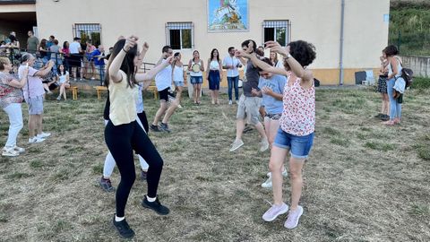 Unha foliada celebrada anteriormente na localidade de Eixn dentro do programa promovido polo Concello do Pobra do Brolln