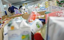 <span lang= es-es >Intensas campa�as de recogida de alimentos</span>. El Banco de Alimentos distribuye todos los a�os las donaciones que recibe de productos no perecederos entre familias con dificultades. 