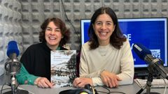 Estefan�a Padull�s, a la izquierda, y Laura Rodr�guez, en Radio Voz