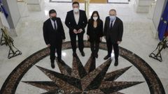 Gonz�lez Formoso, presidente de la Diputaci�n (segundo por la izquierda) se reuni� este jueves con los alcaldes de las tres ciudades de la provincia: Angel Mato, de Ferrol, In�s Rey, de A Coru�a, y S�nchez Bugallo, de Santiago.