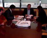 Momento de la firma.