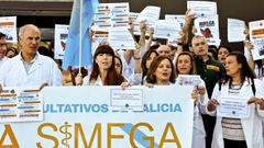 Concentraci�n contra el estatuto marco en el hospital �lvaro Cunqueiro de Vigo