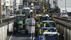 Un momento de la caravana de protesta de los transportistas organizada el jueves en Santiago