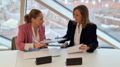 Mari�n Mouri�o y Luisa S�nchez, durante la firma del convenio entre Celta y Diputaci�n.