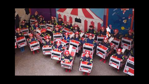 Desfile del CEIP Mar de F�ra (Fisterra)