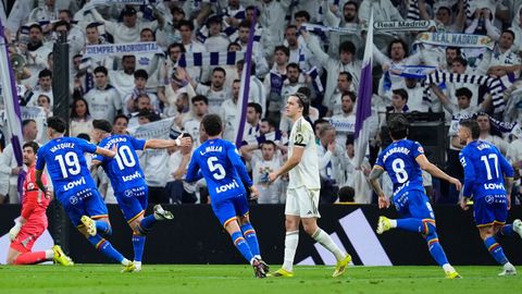 &Aacute;lvaro Carreras, desolado ante la celebraci&oacute;n del Getafe