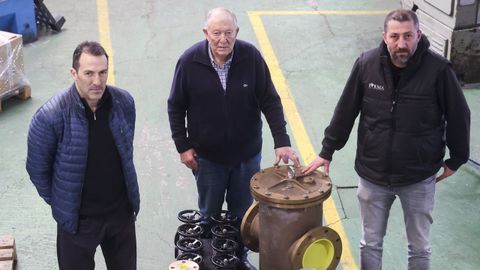 Los hermanos Juan Carlos y Sergio, junto a Juan Fern�ndez, en el centro, que inici� la saga familiar de Fabricaciones Parma.