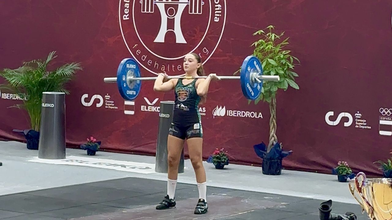 La naronesa Gala Fernandez se estrena con una octava plaza en el Campeonato de España sub-15 de Halterofilia