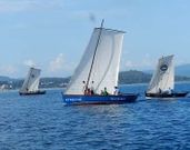 Dornas y galeones navegaron ayer por el islote Areoso. 