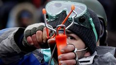 Miles de ucranianos asedian el Parlamento