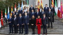Foto de familia de la Conferencia de Presidentes en Santander, con la presencia de Felipe VI, la presidenta de Cantabria, el ministro de Poltica Territorial y los presidentes del Congreso y del Senado