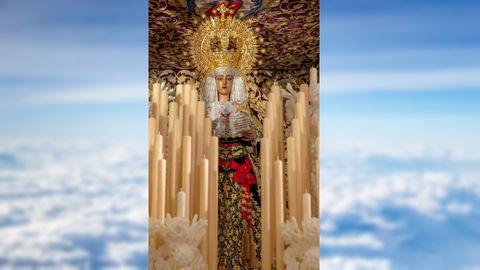 Imagen de la Virgen del Baratillo, con el fajn rojo donado por la familia de Franco