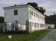 Varias casas-escuela se cedieron en su d�a como viviendas.