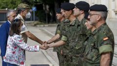 Robles durante su visita al Cuartel General de la División San Marcial