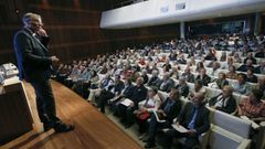 Imagen de archivo de una de las Charlas Saludables impartida por Juan Carlos V�zquez Barro, jefe de otorrinolaringolog�a del Chuac