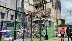 Cae la fachada trasera de un edificio sobre el patio del Coliseum