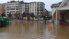Calle inundada en Arriondas.Calle inundada en Arriondas