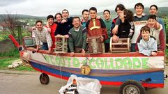 Comparsa de entroido no Couto, al� polo ano 2000