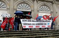 Concentraci�n de funcionarios delante de la Diputaci�n en junio del 2012 contra los recortes.