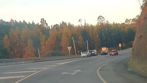 El �ltimo accidente en el cruce hacia A Sa��a se produjo hace unos d�as