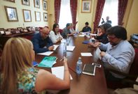 <span lang= es-es >Primera reuni�n de trabajo del grupo de gobierno</span>. Los concejales de Ferrol en Com�n y PSOE mantuvieron ayer por la tarde un primer encuentro para avanzar en diferentes cuestiones . 