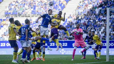 Accin a baln parado durante el Oviedo-Valladolid de la ida