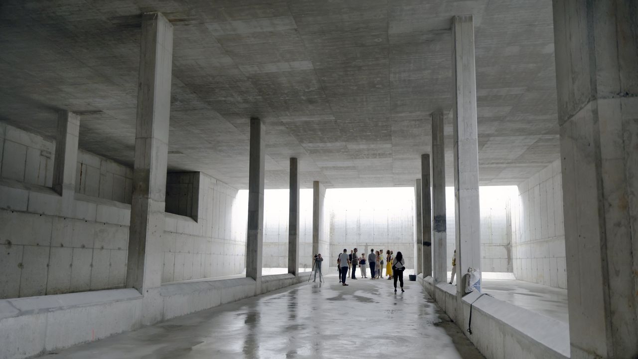 Viaje al fondo del mayor depósito subterráneo que se haya construido en Vilagarcía