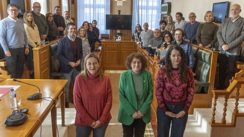 La corporaci�n municipal de Santiago, integrada por cinco grupos pol�ticos, despidi� en su momento la actividad plenaria del 2025 con esta foto de familia.