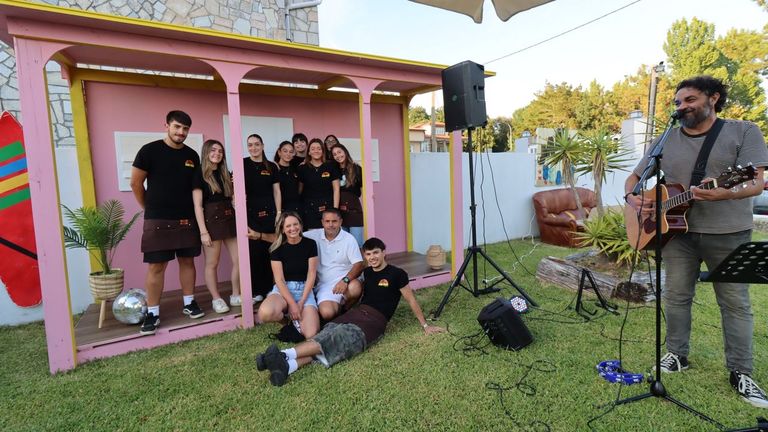 La decoraci�n del Ja��n Beach de la playa de Carragueiros incorpor� este a�o una casita como la de Bad Bunny