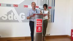 El secretario provincial del PSdeG en la provincia de Pontevedra, David Regades, y la coordinadora de campa�a, Paula Fern�ndez