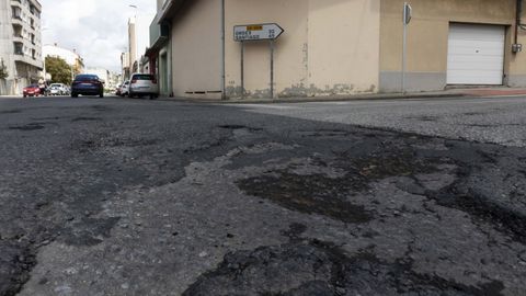 La AC-552 en el cruce hacia A Milagrosa de Carballo.