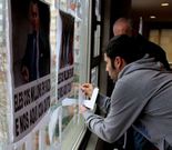 El letrero de la ventana de la fachada principal se actualiza d�a a d�a.