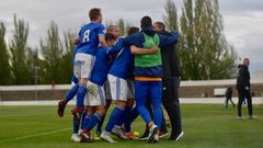 Gol Vetusta Tudelano.Los futbolistas del Vetusta celebran un tanto en la 18/19