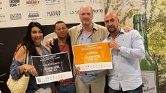 Mar�a, Noel y Ram�n, de La Cantina Sixtina, con el promotor del Campeonato del Mundo de Cachopos 2023 en el que fueron vencedores.