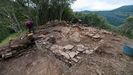 Desde que empezaron a realizarse las excavaciones, a comienzos de la  semana pasada, los arquelogos han puesto al descubierto en el monte Cido los restos de unas antiguas edificaciones cuya naturaleza estn tratando de comprender 