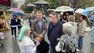 El consejero de Medio Rural y Pol�tica Agraria, Marcelino Marcos, y el concejal y portavoz del PSOE en Navia, Gonzalo Asenjo, durante su visita al V Mercado Tradicional de Anleo